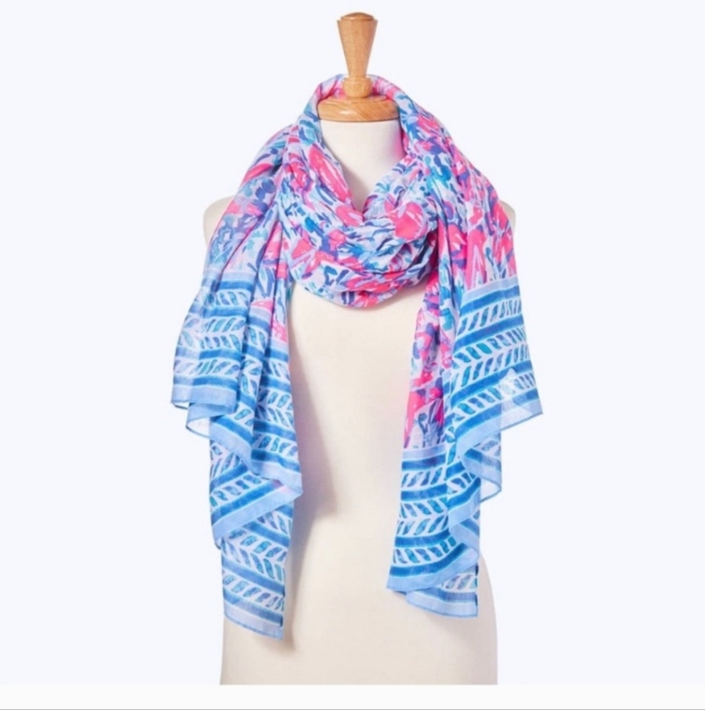 Lilly Pulitzer Sea Breeze Wrap Cracked Up Wrap in Cosmic Coral